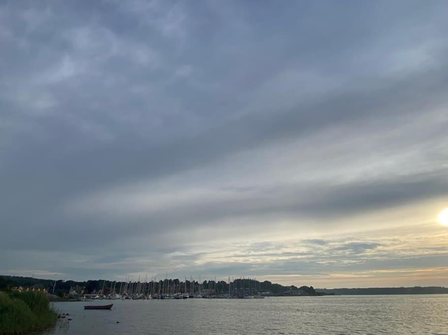 Idyllisk, Historisk Byhus Ved Fjorden I Mariager ภายนอก รูปภาพ