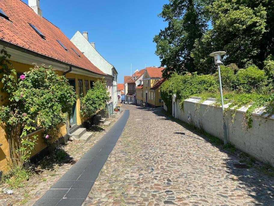 Idyllisk, Historisk Byhus Ved Fjorden I Mariager ภายนอก รูปภาพ